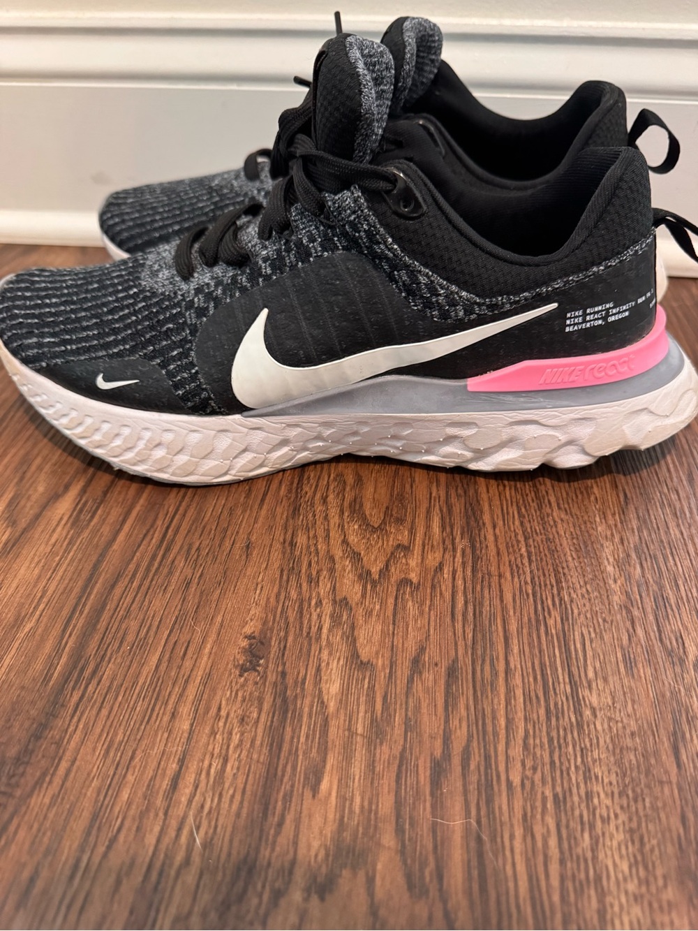 Nike Men's Black & Pink Running Shoes